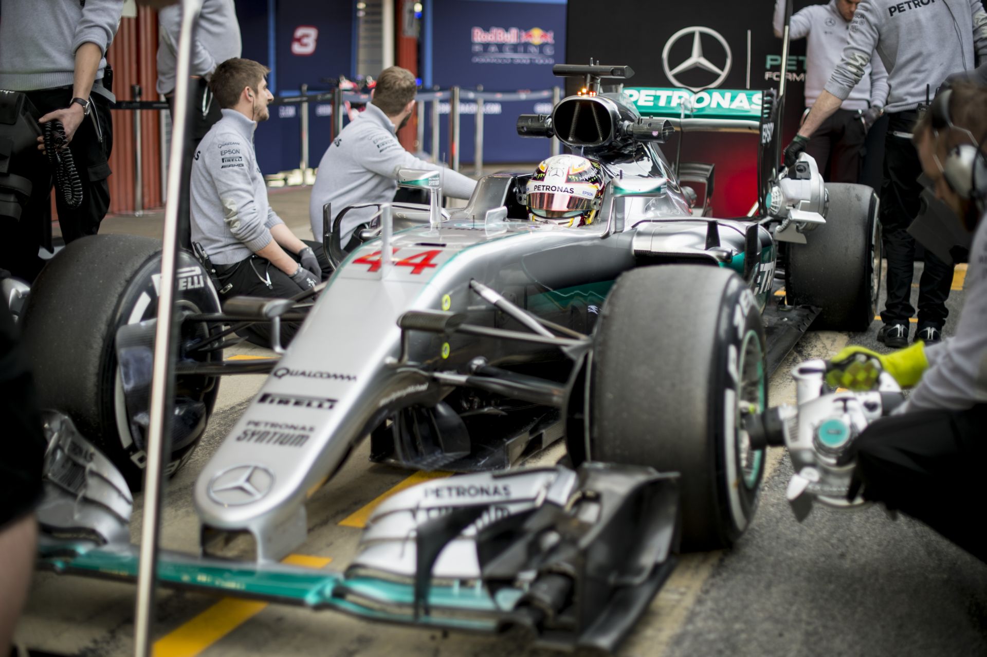 Folytatódik a téli F1-es teszt Barcelonában: Hamilton, Vettel, Button és Rosberg is a pályán