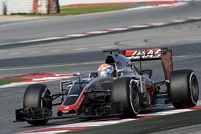 Videóra vették Grosjean nagy elszállását a Haas versenygépével