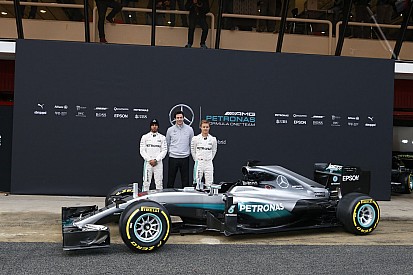 A Mercedes tudja, hogy ismét mindenki a nulláról indul, ja és már alig várják Hamilton és Rosberg küzdelmét!