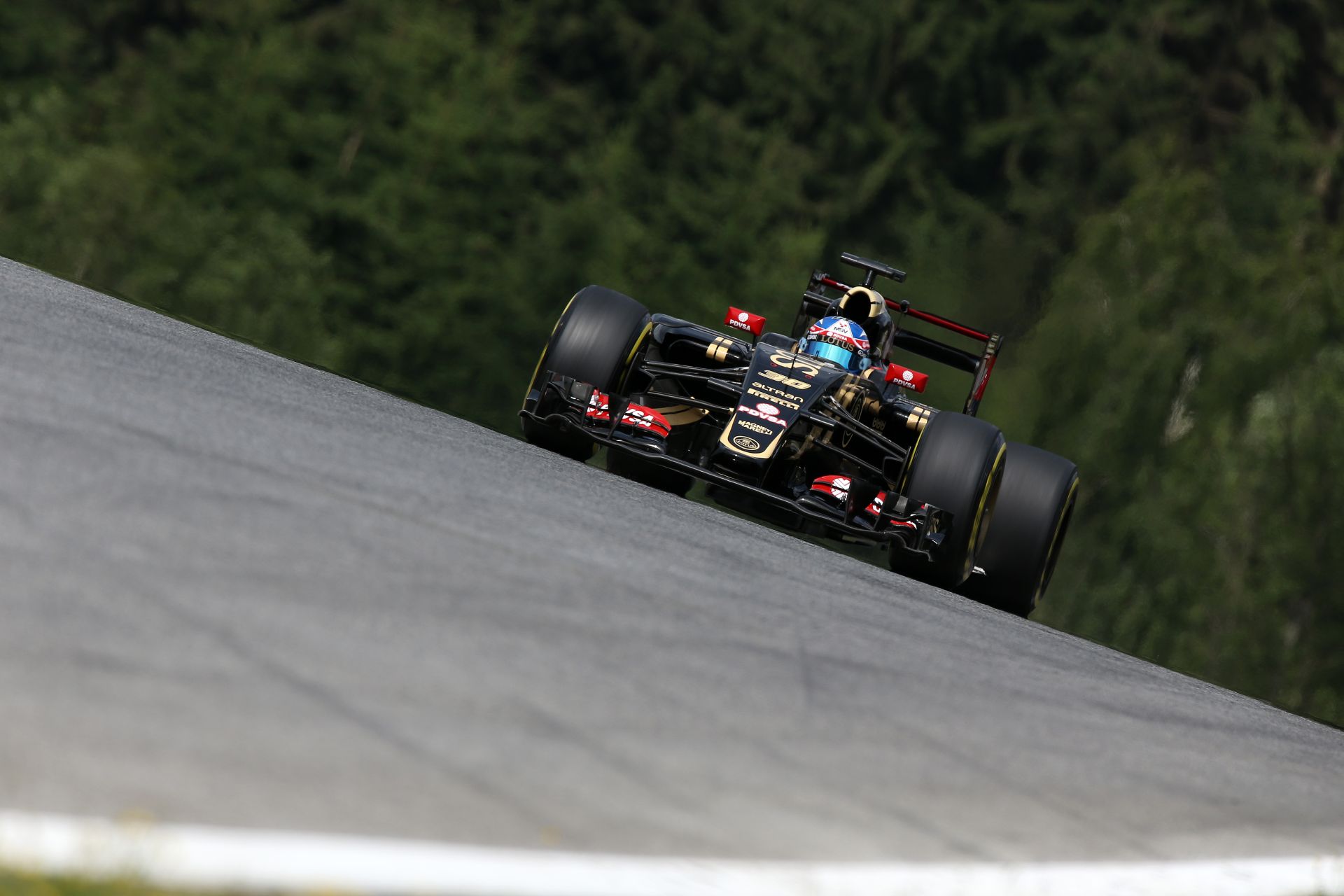 Idén is két teszt lesz szezon közben, Bacelonában és Silverstone-ban
