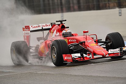 Ilyen a Paul Ricard-i versenypályán repeszteni egy F1-es géppel: Ferrari