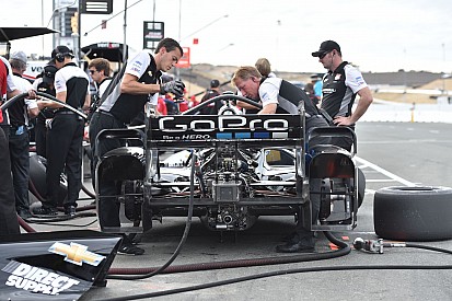 Könnyűnek tűnik, pedig nem az, és még drága is IndyCar-motorból F1-es technológiát faragni