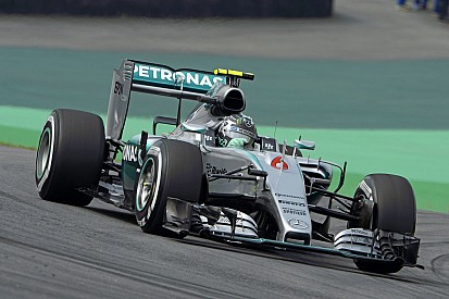 Rosberg „űridővel” zárt az élen délután Brazíliában Hamilton és Vettel előtt: Alonso alatt megint KO lett a McLaren-Honda