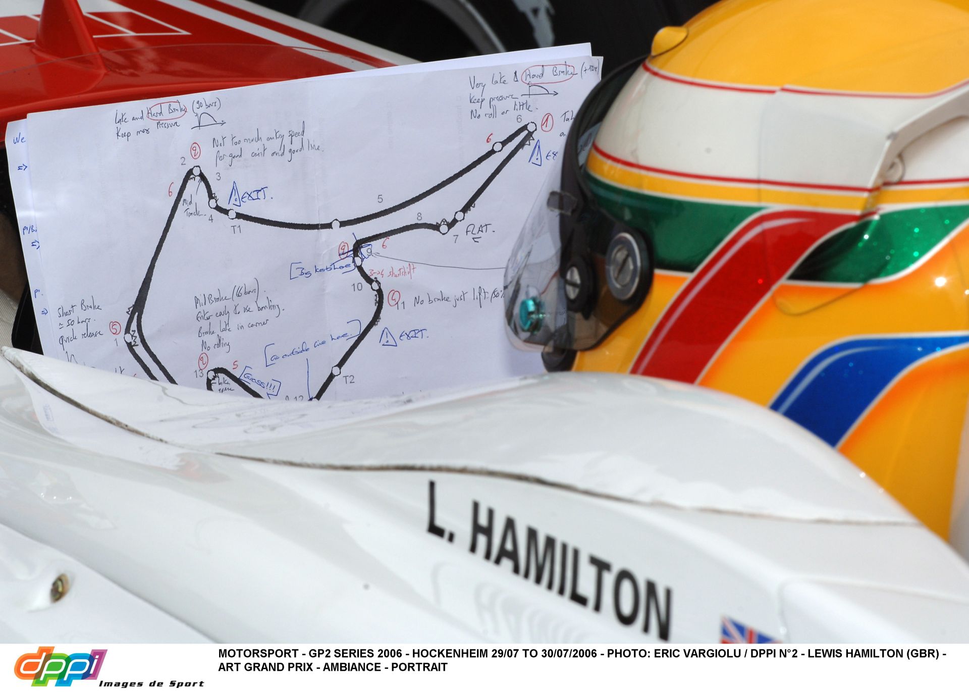 Hamilton egyetért Vettel-lel, sokkal jobb gumik kellenek: a GP2-ben izgalmasabbak a versenyek