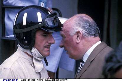 1975-ben ezen a napon hunyt el tragikus körülmények között Graham Hill