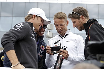 Grosjean reméli, lesz pár jó csatája Buttonnal, a mezőny elején