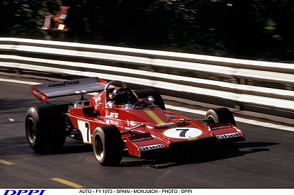 Ezen a napon vonult vissza a legendás F1-es pilóta, akinek 1970-ben egy elhunyt pilóta ellen kellett küzdenie a bajnoki címért