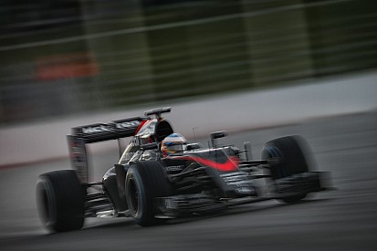 Alonso a régi motorral folytatja tovább