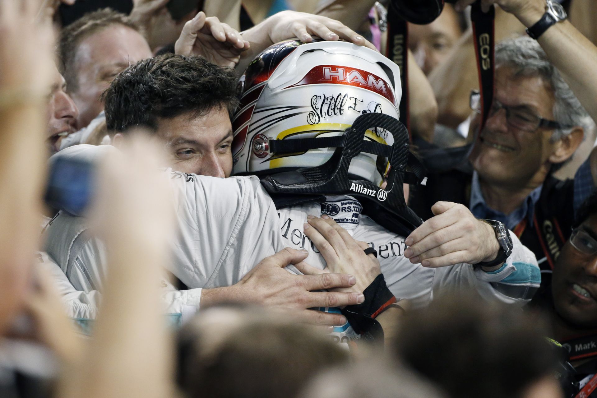 Hamilton gyorsan elfelejti majd a harmadik címét!