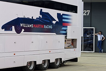 Egy kanadai milliárdos vásárolhatja be magát és a 16 éves fiát a Williamsnél