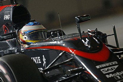 Alonso fél éve van a McLarennél, máris neheztel a motorszállítóra