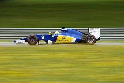 Dupla lökés a Saubernek Spában: megkapják a módosított Ferrari-motorokat
