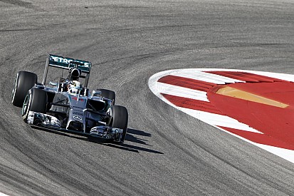 Hamilton: Gondok voltak a fékekkel, lehet, hogy ezen ment el! Para lehet ebből vasárnap
