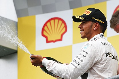 Hamilton: Most érkeztem el a pályafutásom feléhez