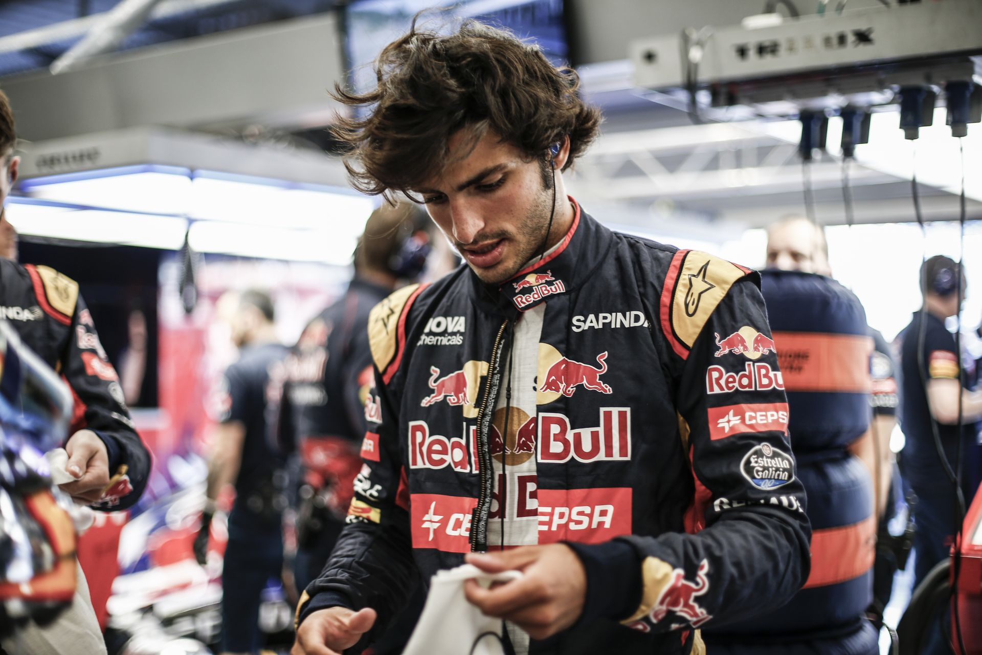Carlos Sainz befeszült: egymás után négy Forma-1-es nagydíjról kellett kiállnia...