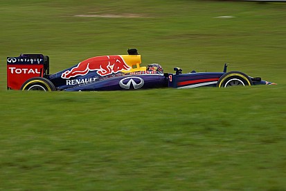 Ha nem esik és nincs balhé, akkor minden marad így: a Red Bull örülne egy utolsó győzelemnek Vettel-lel