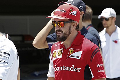 Nem volt csapatutasítás a Ferrarinál: Alonso tartja a titkot, Abu Dhabi után jelentené be