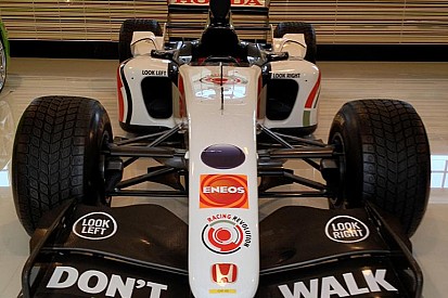 22 millió forintért árulják Jenson Button egykori F1-es Hondáját