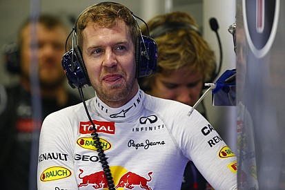 Vettel újoncként maga vezetett a szálloda és a pálya között, míg Verstappennek nincs jogsija