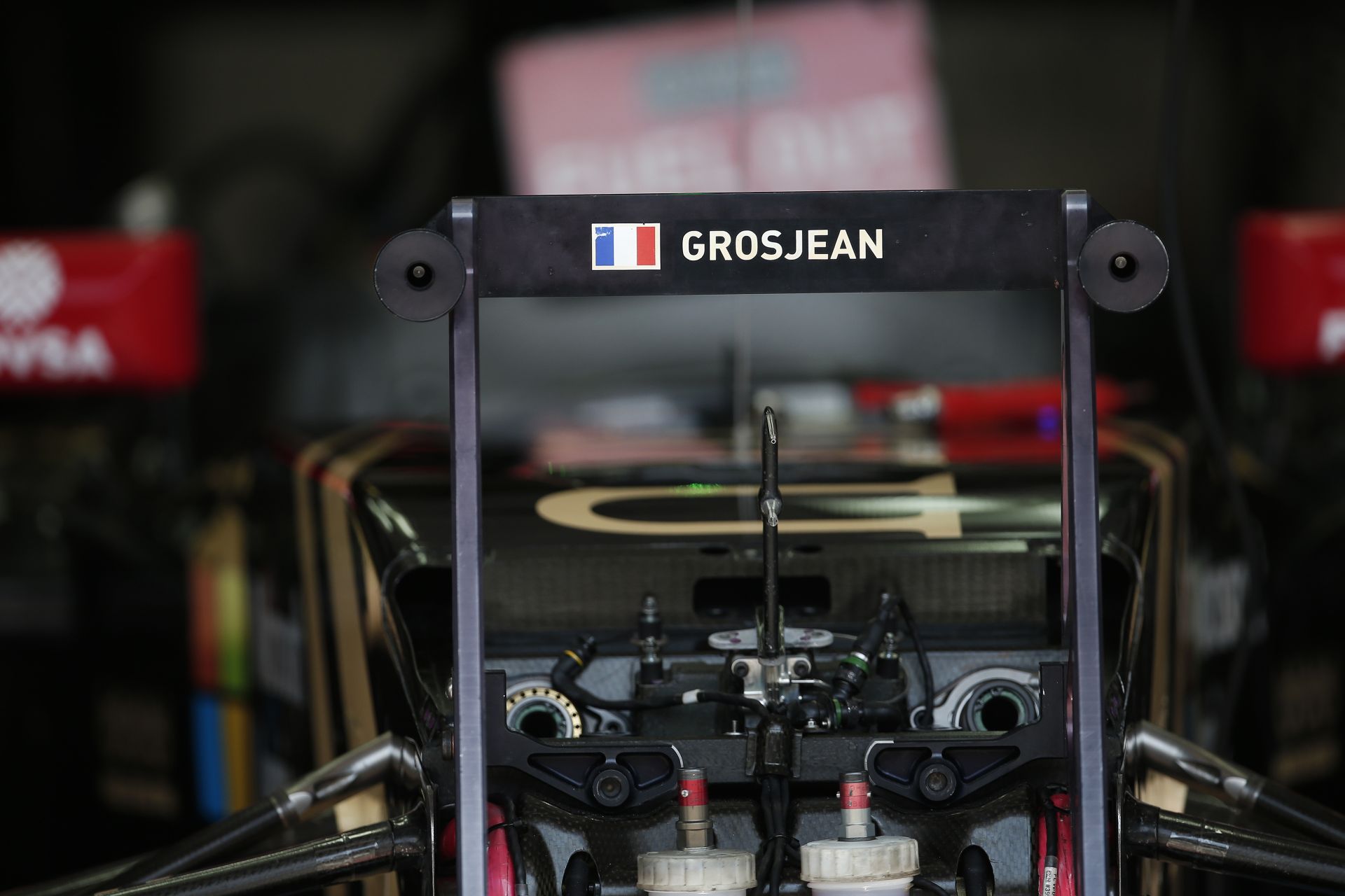 Alonso teljesen hátul van, de ugyanolyan jó, mint korábban: Grosjean nehéz helyzetben