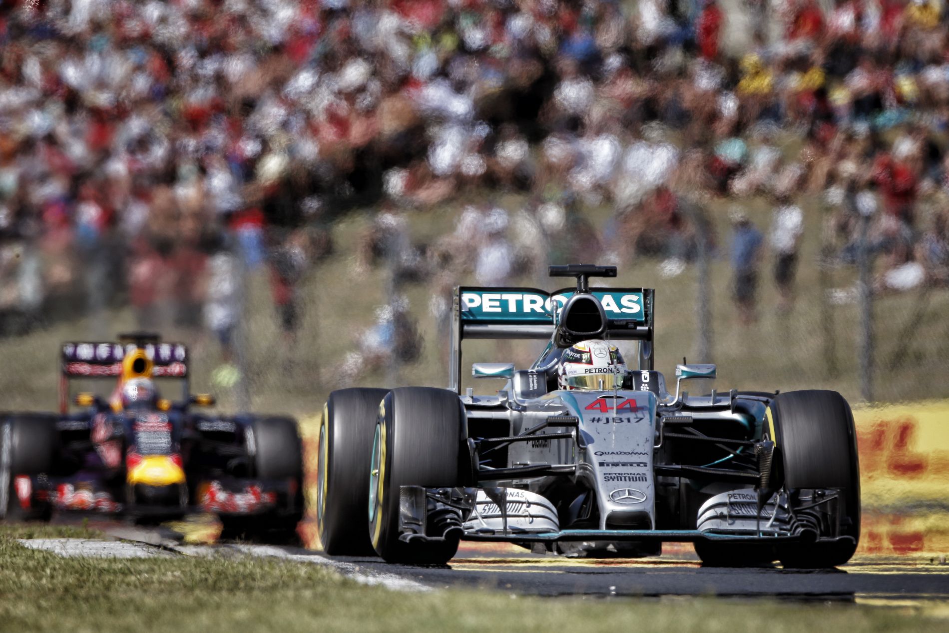 Lábon lövi magát a Mercedes, de az F1-et is gondozni kell: motor a Red Bullnak?!