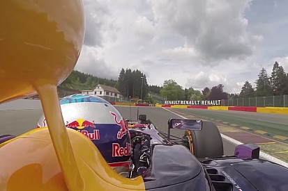 17 évesen kinek van ennyire jó élete? Verstappen azt csinál, amit csak akar