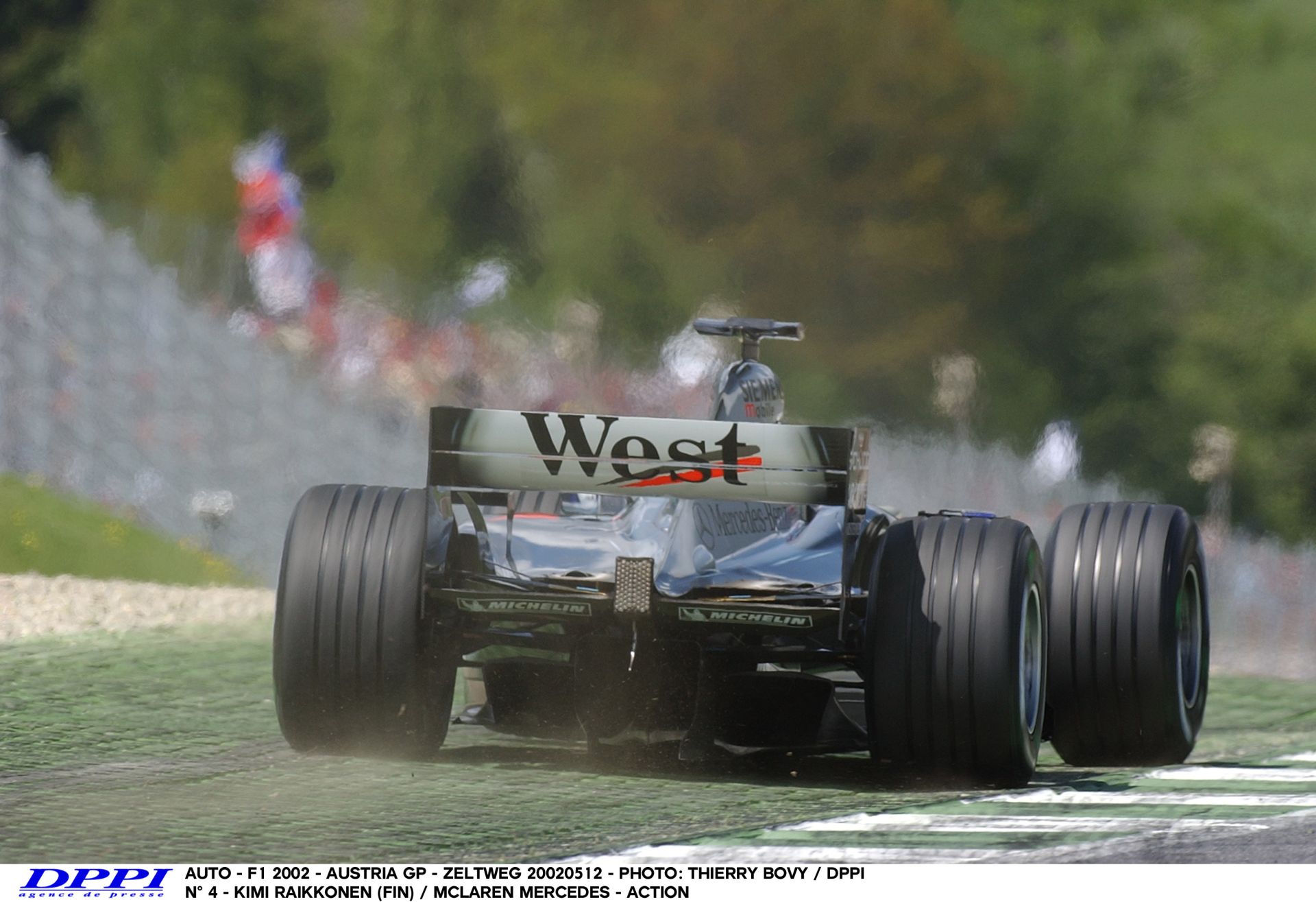 Raikkönen hihetetlen átéléssel közvetíti a körét Ausztriában! Csak erős idegzetűeknek!