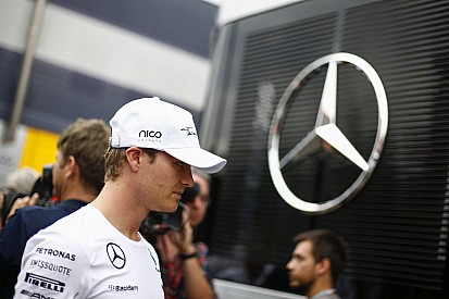 Rosberg nyerte a délutánt Monzában, Hamilton 1 órát állt a bokszban! Raikkönen harmadik, Alonso negyedik lett