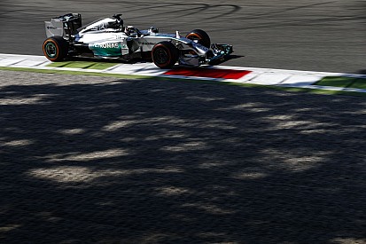 Hamilton boldog, Rosberg szerint bármi megtörténhet vasárnap, addig Bottas befogná a Mercedest