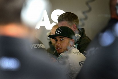 Hamilton pánikba esett, Rosberg rendkívül dühös