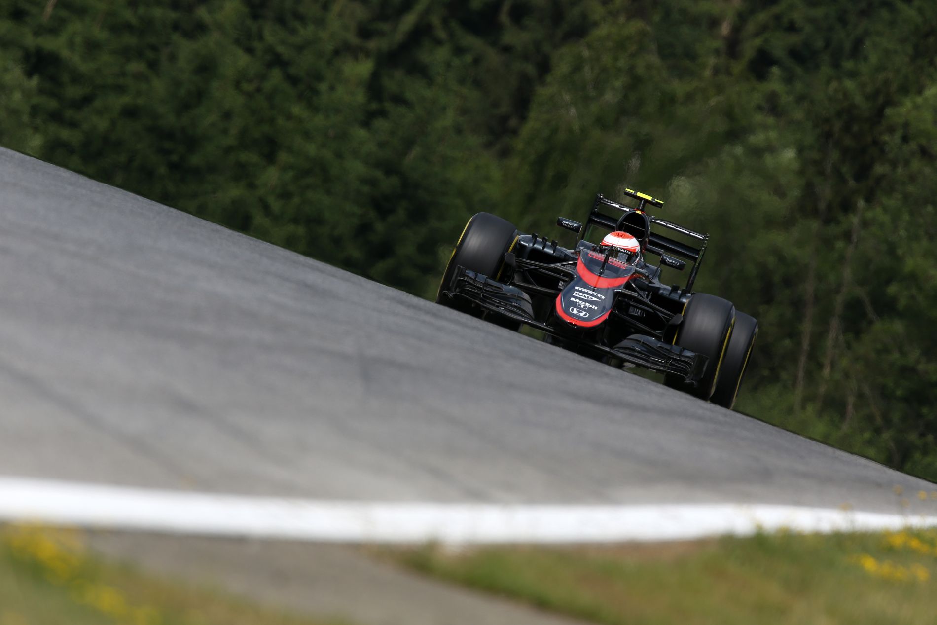 Ismét rezeg a léc a McLarennél, de Alonso és Button is bizakodik