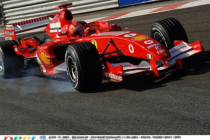 Schumacher nagyon adja neki a Ferrarival: A legendás olasz V10-es hangja Spa-ban