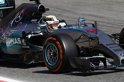 Hamilton simán hozta a második edzést Vettel, Rosberg és Raikkönen előtt