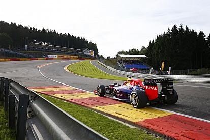 Detonáció Vettel Red Bulljában: motorcsere az RB10-ben, régi egységet kap a bajnok