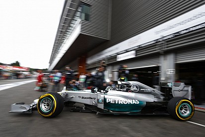 Lauda nem érti, miért kellett ezt a 2.körben: rossz eredmény az egész Mercedesnek