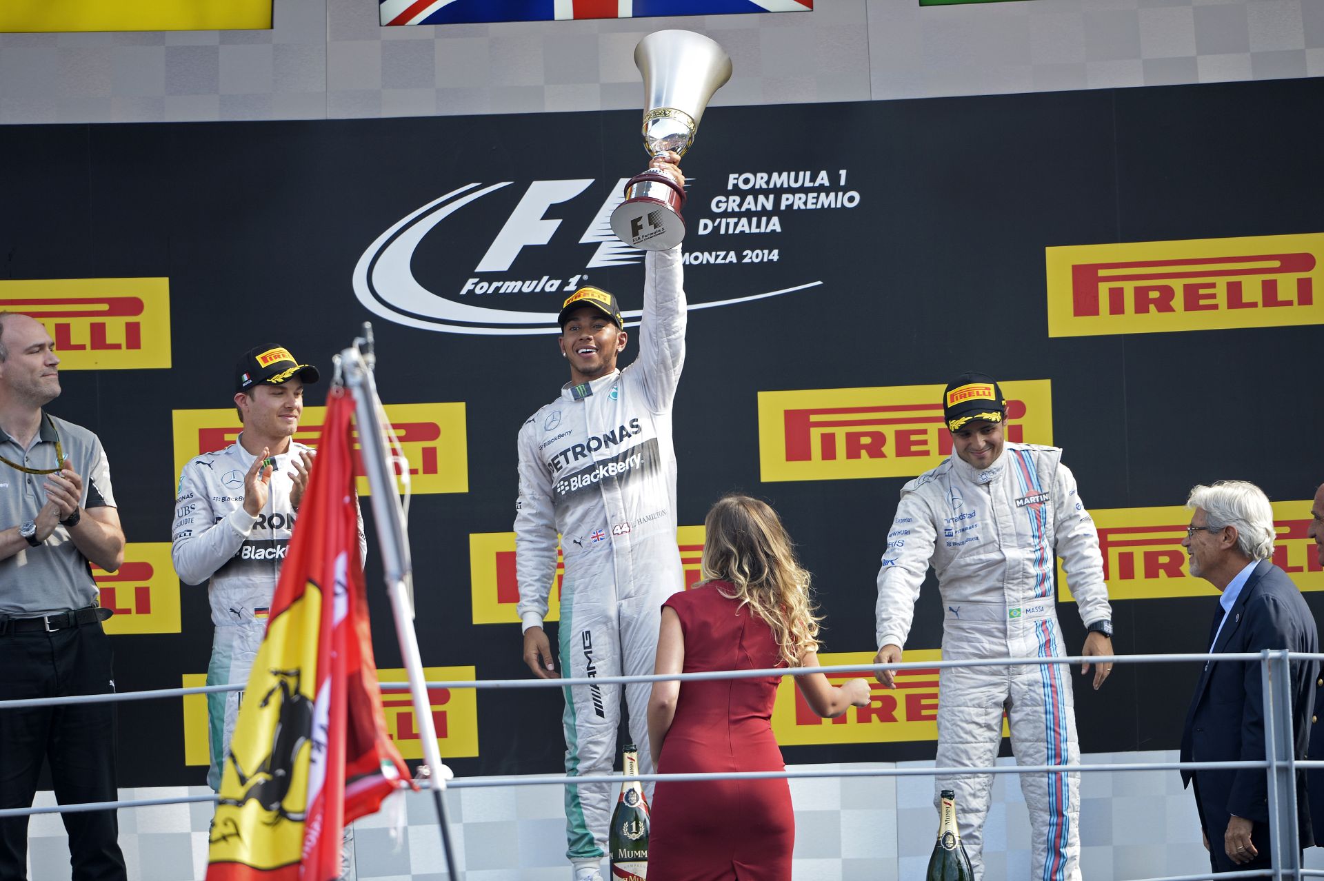 Hamilton is kiáll Monza mellett!