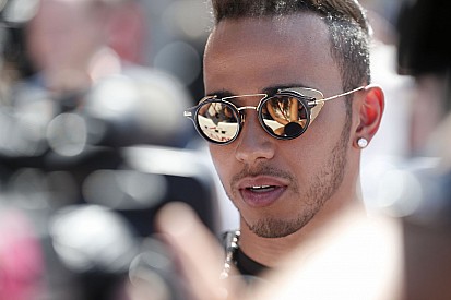 „Sokkoló izgalmak” Monacóban! Hamilton volt a leggyorsabb délután Rosberg és a két Ferrari előtt