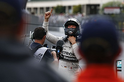 Rosberg hirtelen az élre állt: "Mi a fene folyik itt?!"