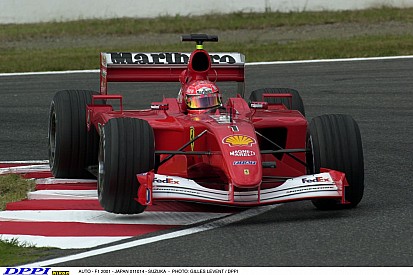 Schumacher a régi Hockenheimben a V10-es Ferrarival