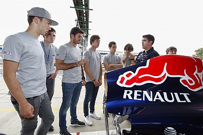 Nincs rá garancia, hogy jövőre az élen lesz a Renault: 2015-re is szorít az idő