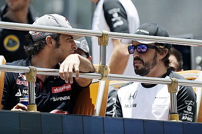 Egyelőre ne nevessük ki Alonsót, aki megnyerte volna a Maláj Nagydíjat Vettel Ferrarijával