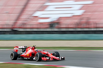 Hamilton nyerte a második edzést Raikkönen előtt! Horrorisztikus jelenet a tréningen! TOP-10-ben a McLaren-Honda!