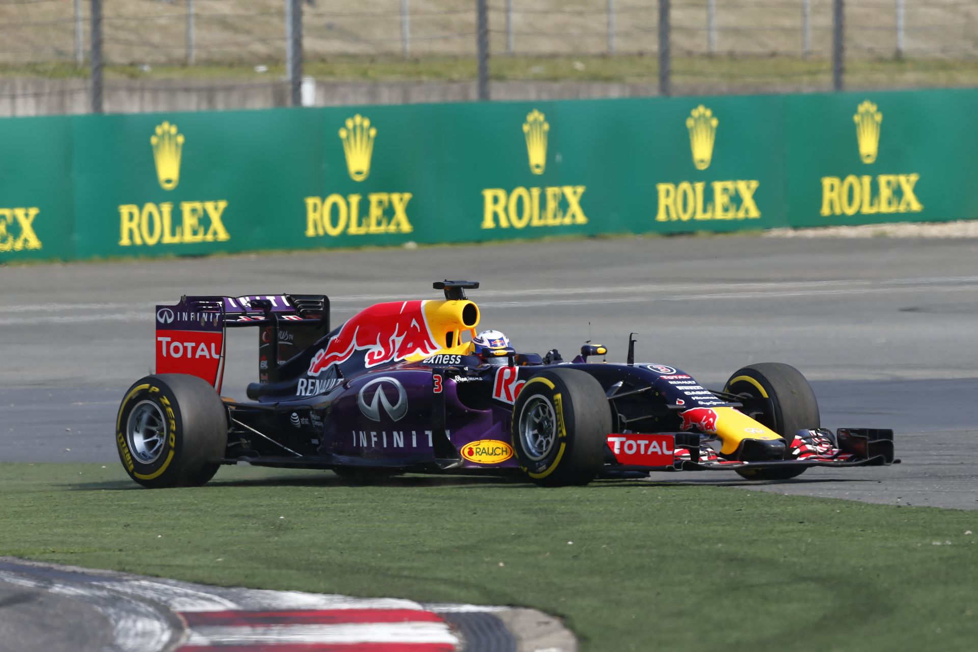 Talán soha nem rajtolt ilyen rosszul Ricciardo a Forma-1-ben: Videón a kínai startja