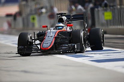 Bahrein: Alonso fedélzeti kamerás felvétele az időmérő edzésről a Mclarennel