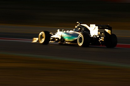 Űridőkkel verheti rommá a mezőnyt a Mercedes