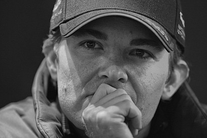 Rosberg: Nincs jobb érzés annál, amikor Hamiltont legyőzöm, de már nem hamburgerezünk együtt