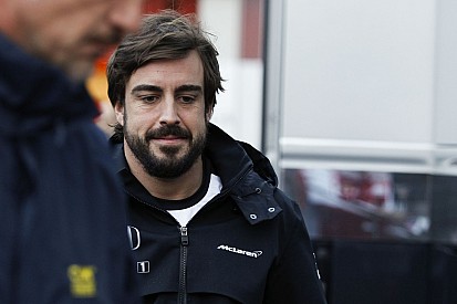 Vettel fedélzeti kamerás videója megmutatja, hogy Alonso már az ütközés előtt elájult a McLarenben