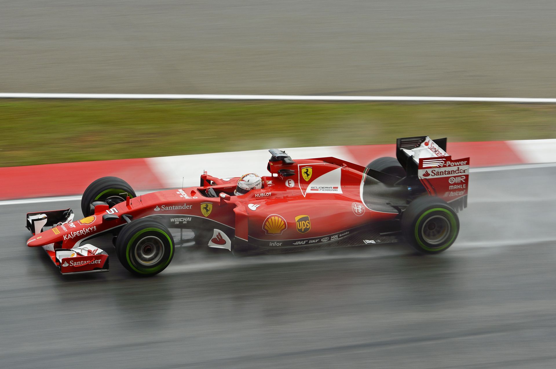 Vettel nagyot ment a Q3-ban a Ferrarival: Videón a német világbajnok köre