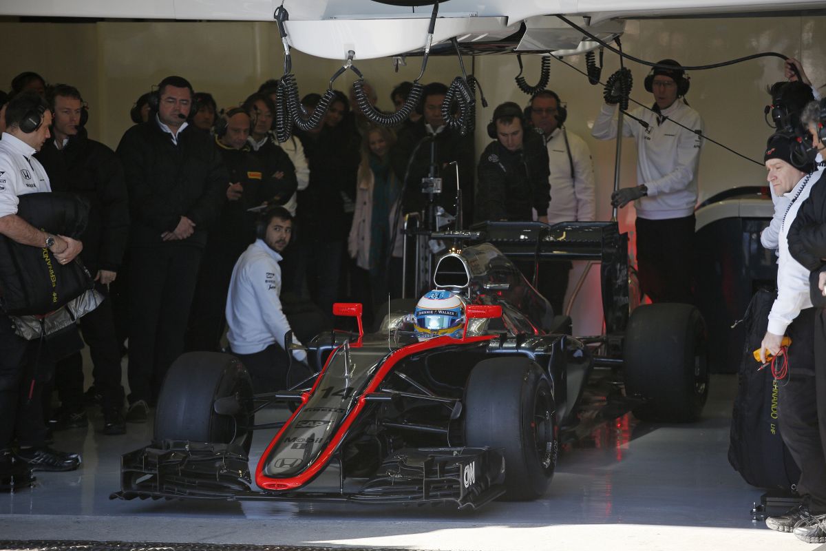 Szenzor, rövidzárlat, sosem látott megoldások: McLaren MP4-30