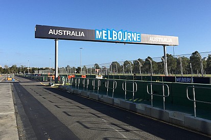 Friss képek a helyszínről: Melbourne rövidesen készen áll az F1 mezőnyének fogadására